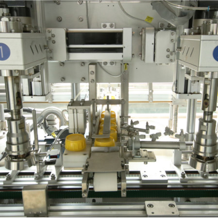 أوتوماتيكي الرؤوس التوأمية تتبع نوع غطاء آلة FXG-2E 2500BPH