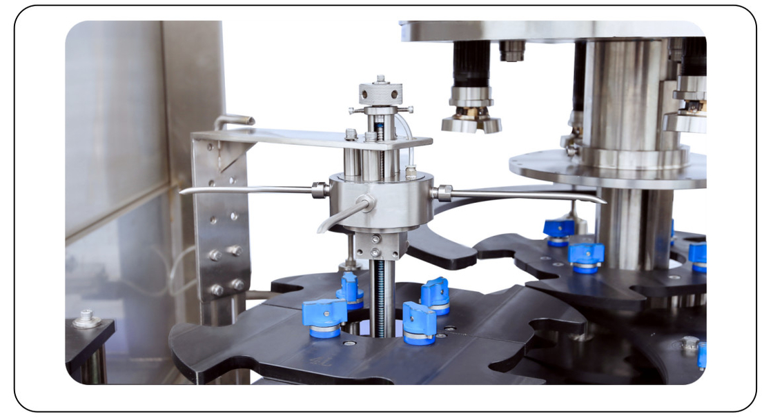 آلة تغطية المسمار الدوارة الآلية التي يتم التحكم بها بواسطة PLC 8 Head 50ML-1000ML Max 9000 BPH