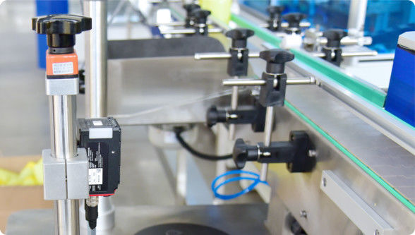 آلة توزيع السوائل متعددة الفوهات والمصممة خصيصًا للتكامل السلس في أنظمة الإنتاج الآلية